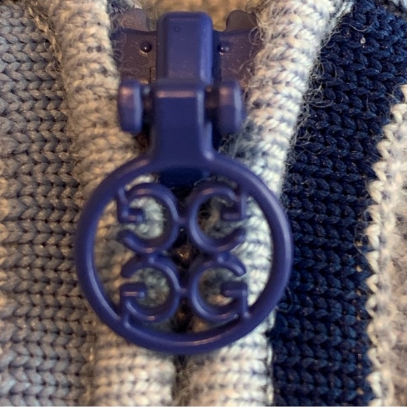 G/Fore Waffle Stitch Hooded Sweater Large Wool Womens Top Golf Ice Blue Soft NEW - Picture 7 of 13